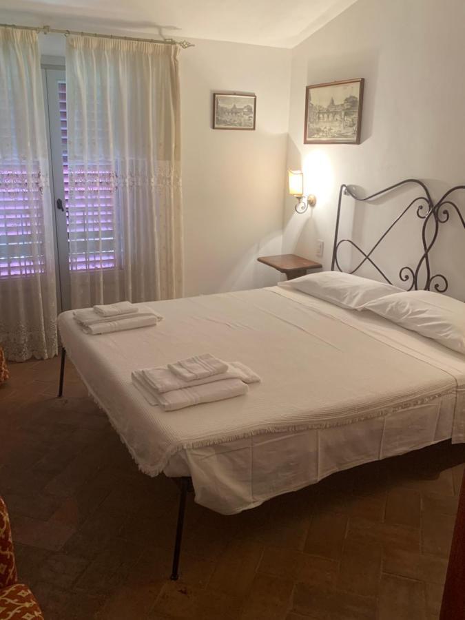 Appartamenti Agriturismo La Canonica เชร์ตาลโด ภายนอก รูปภาพ
