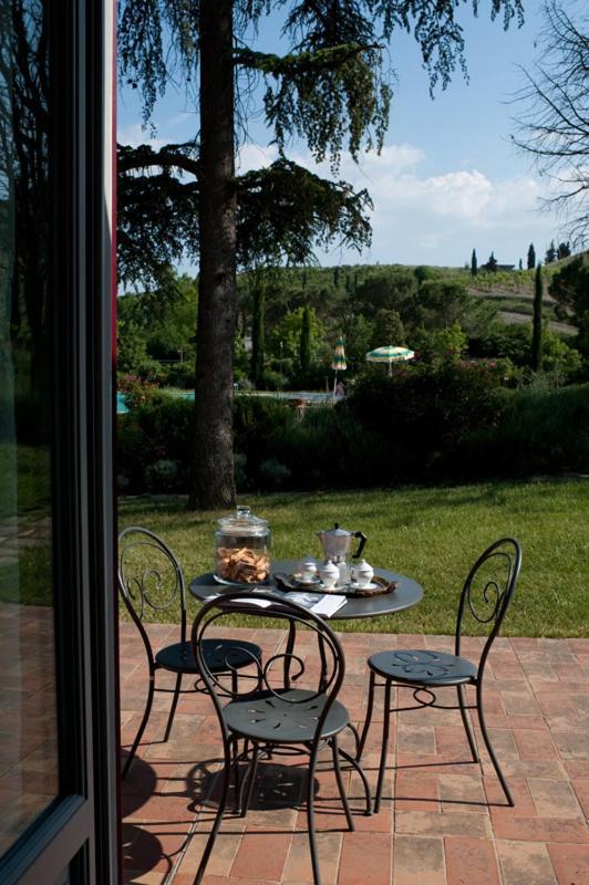 Appartamenti Agriturismo La Canonica เชร์ตาลโด ภายนอก รูปภาพ