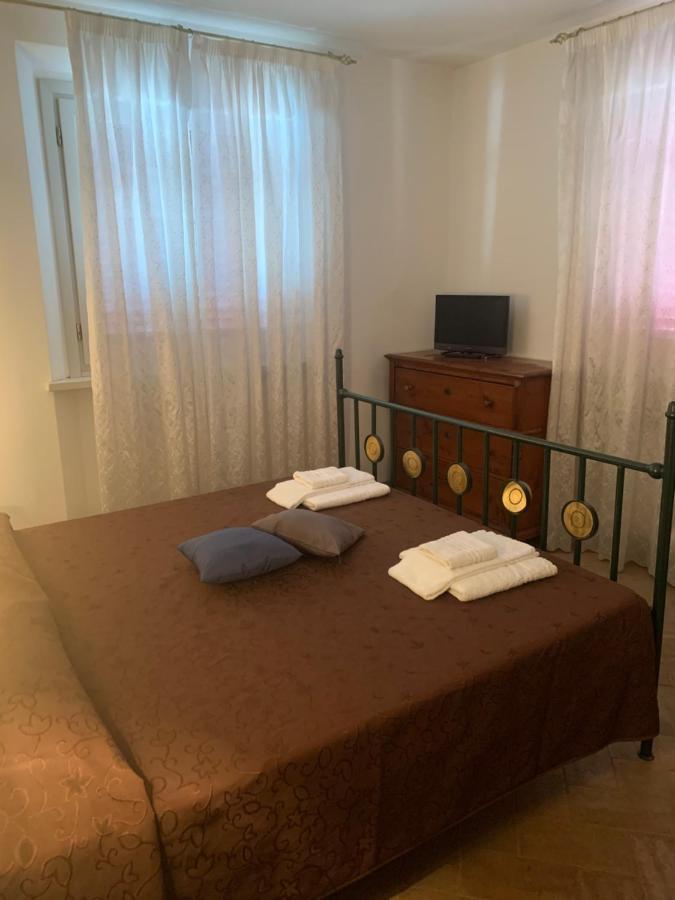 Appartamenti Agriturismo La Canonica เชร์ตาลโด ภายนอก รูปภาพ