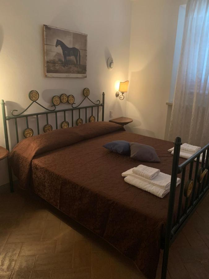 Appartamenti Agriturismo La Canonica เชร์ตาลโด ภายนอก รูปภาพ