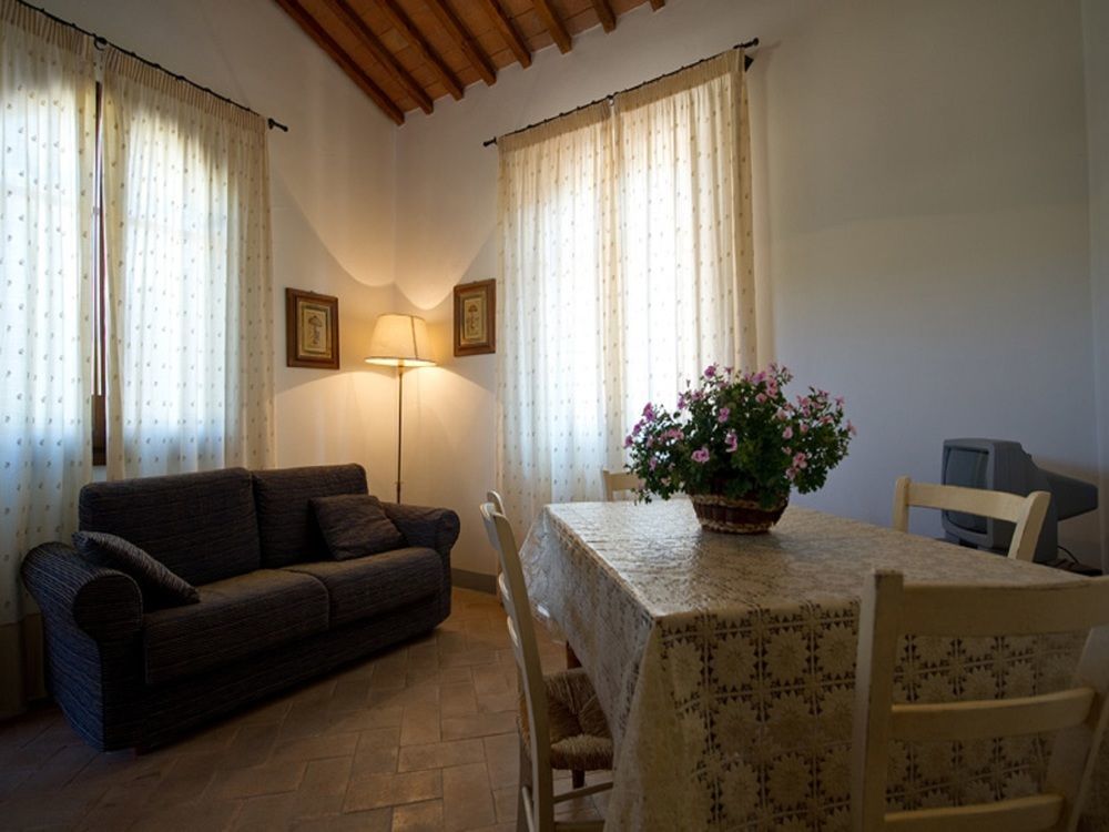 Appartamenti Agriturismo La Canonica เชร์ตาลโด ภายนอก รูปภาพ