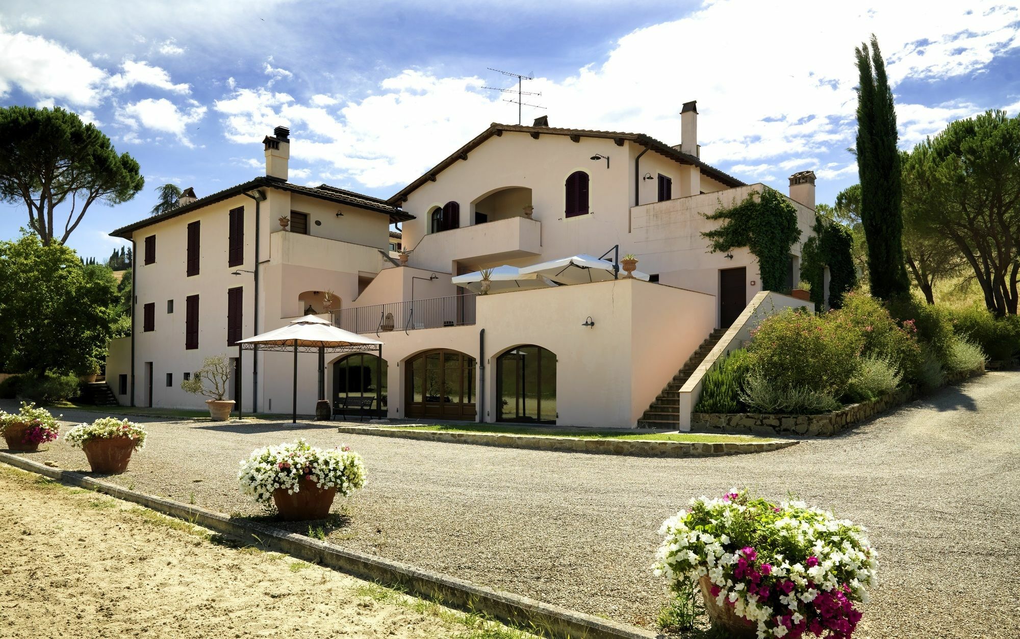 Appartamenti Agriturismo La Canonica เชร์ตาลโด ภายนอก รูปภาพ
