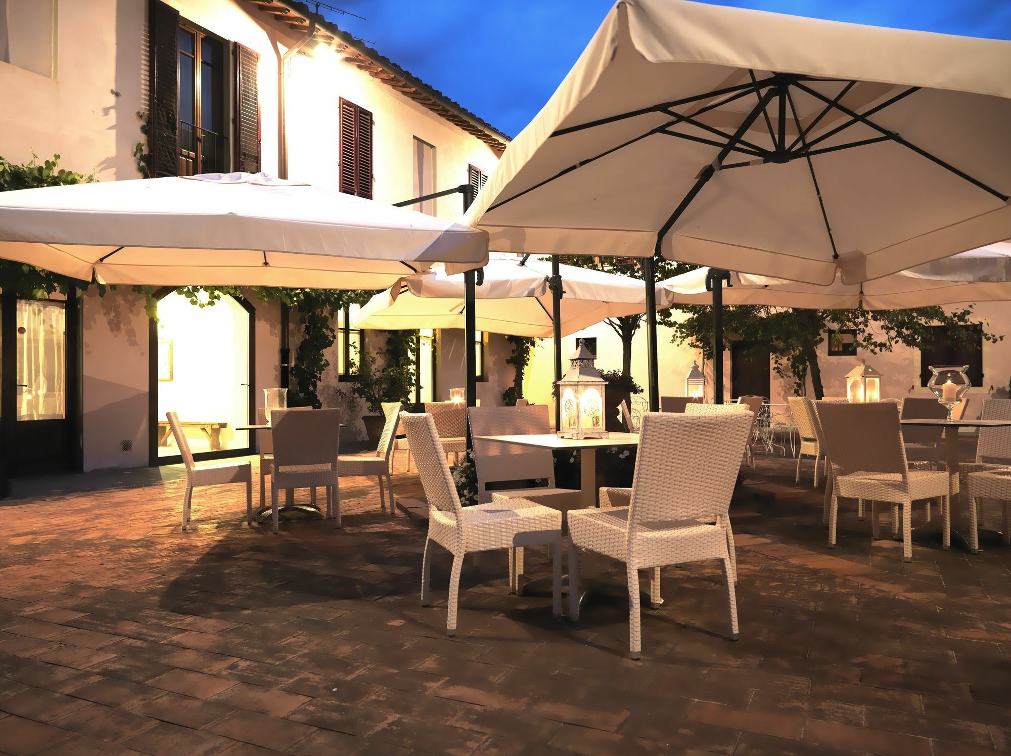 Appartamenti Agriturismo La Canonica เชร์ตาลโด ภายนอก รูปภาพ