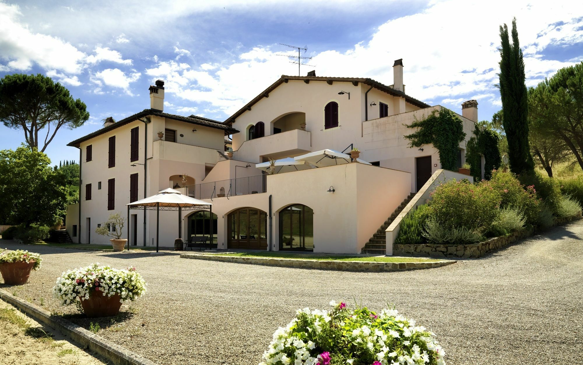 Appartamenti Agriturismo La Canonica เชร์ตาลโด ภายนอก รูปภาพ