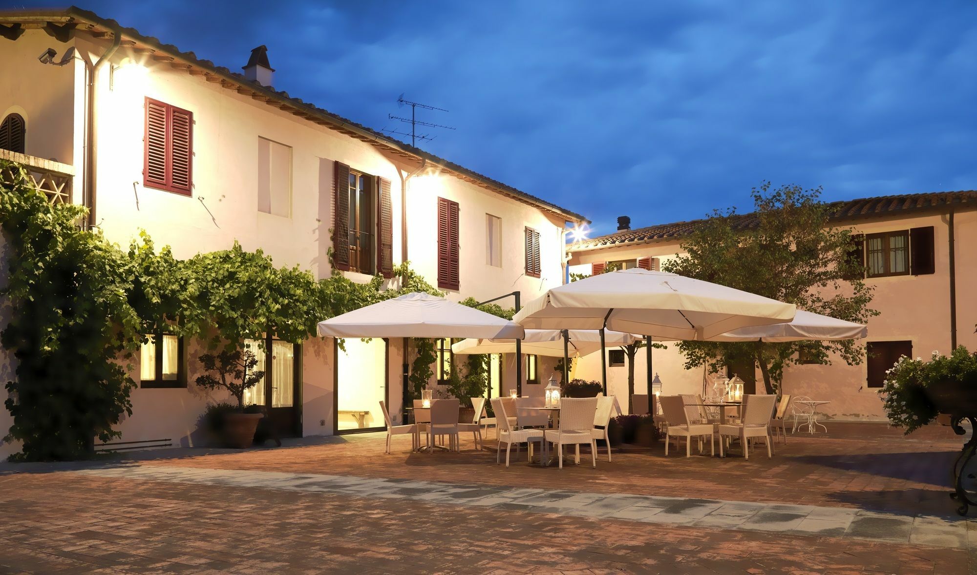 Appartamenti Agriturismo La Canonica เชร์ตาลโด ภายนอก รูปภาพ